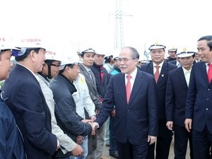 Chairman of the National Assembly of Vietnam Nguyen Sinh Hung visits workers of the renovation project on the National Way No.1A Chairman of the National Assembly of Vietnam Nguyen Sinh Hung visits workers of the renovation project on the National Way No.1A